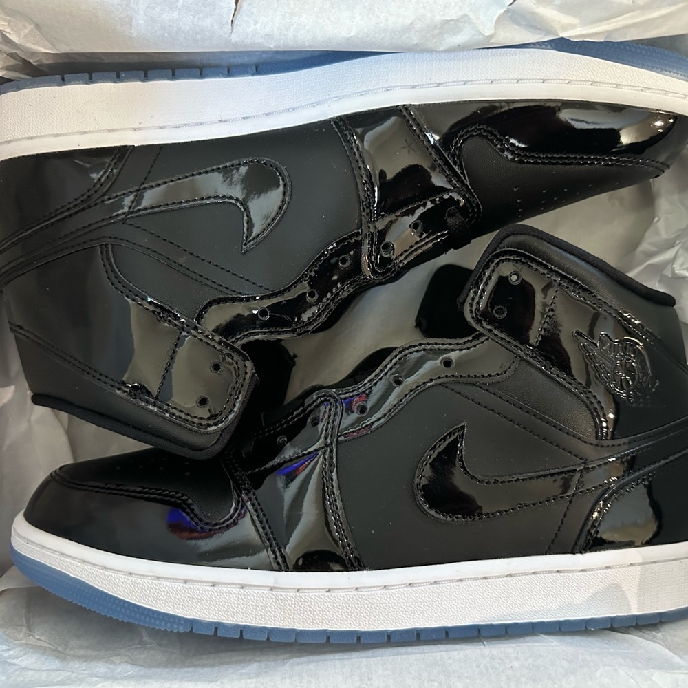 Air Jordan 1 Mid SE